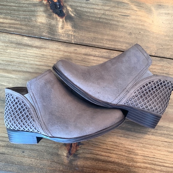 Mia kids slip on boots size 2 - Picture 2 of 5